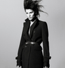 ジル・サンダー（Jil Sander）が手がけるユニクロ「+J（プラスジェイ）」の09年秋冬コレクション。ウールダブルプレストコート　1万2900円、ベーシックシャツ 3900円。（c）UNIQLO