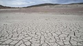 米ラスベガス近郊の貯水池ミード湖で、干上がり湖底が露出した場所（2022年7月23日撮影）。(c)Frederic J. BROWN / AFP