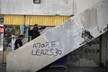 仏ニーム・ピスバン地区を巡回する警察官（2023年8月22日撮影）。(c)NICOLAS TUCAT / AFP