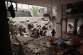 イスラエル軍の爆撃を受けたパレスチナ自治区ガザ地区南部ラファの建物（2024年4月27日撮影）。(c)AFP