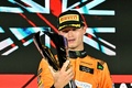 24F1第18戦シンガポールGP決勝。優勝を喜ぶマクラーレンのランド・ノリス（2024年9月22日撮影）。(c)MOHD RASFAN/AFP