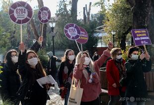 外泊中の受刑者、妻・母・娘を射殺 トルコ