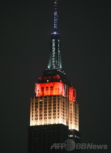 祝W杯優勝！NYエンパイアステートビルがドイツ国旗色に 写真5枚 国際