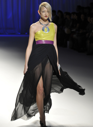 ＜11年春夏東京コレクション＞ミス アシダ、新作を発表