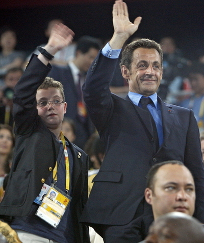 ウサギを追うサルコジ氏、米大使が目撃