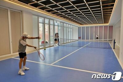 ショッピングの合間にレッスン…ロッテ百貨店が前代未聞、テニスコートを作った
