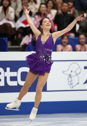 女子SPで4位の鈴木明子、世界フィギュア