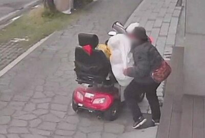 宅配荷物をさっと盗んだ韓国「電動車椅子」のお年寄り…バレると「どうやって見つけた？」開き直り