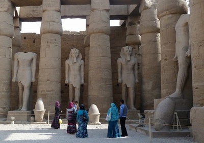 古代エジプト遺跡に落書き、中国15歳がネットでやり玉に