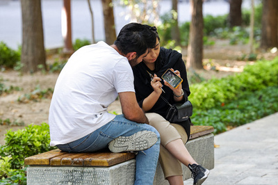 イラン国営テレビ、キスシーン放映し謝罪