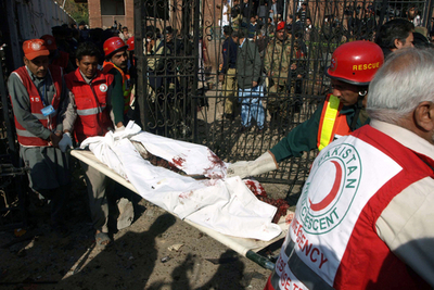 記者クラブ狙った自爆攻撃、3人死亡 パキスタン・ペシャワル