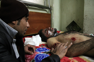 バグダッド市場の連続自爆事件 死者98人に