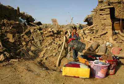 イラク・キルクーク近郊の自爆攻撃、死者72人に 救出活動続く