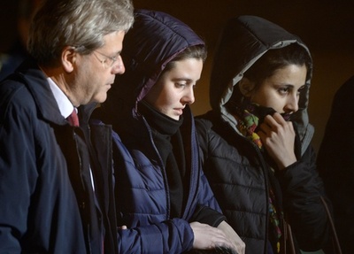 シリアで拉致されていたイタリア人女性2人が帰国