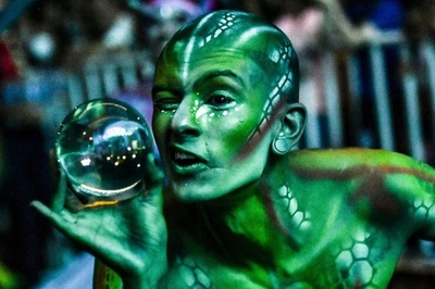 【今日の1枚】「神話と伝説」の世界の住人がパレードに コロンビア