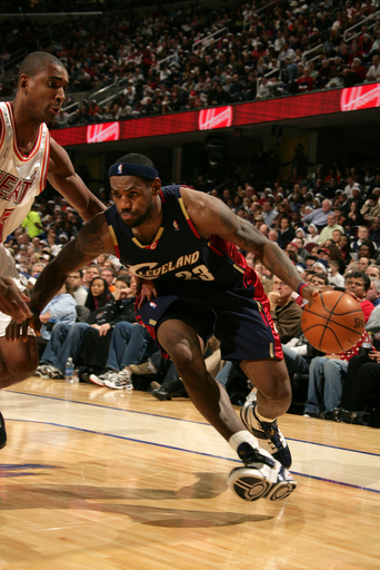 キャバリアーズ ヒートを降す