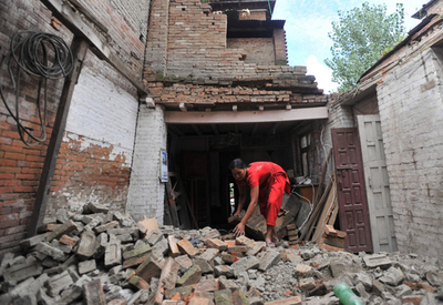 インド・ネパール国境沿いの地震、各国の死者53人に 救助難航