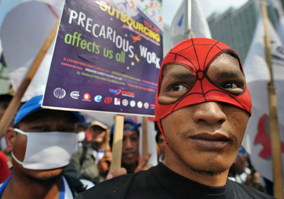 インドネシア労働者、業務外注化に抗議デモ