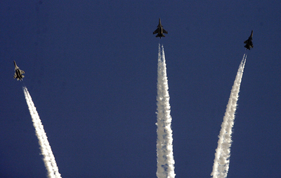 インド空軍の設立記念パレード、スホイ30MKIなどが登場