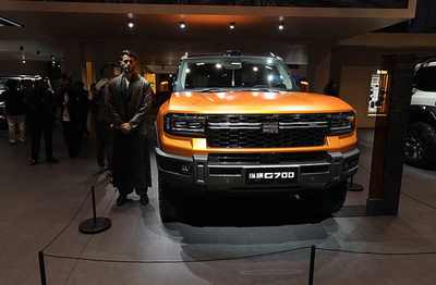 中国製電動SUV 長江の横断に成功