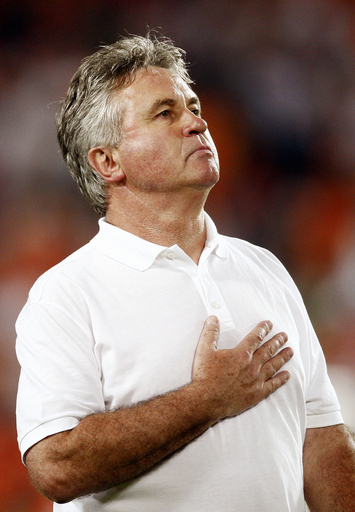 ロシアサッカー連合 ヒディンク氏のチェルシー監督就任を許可