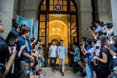 「雨傘運動」元学生指導者2人を保釈 香港最高裁