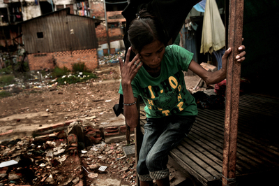 カンボジア、毎年1万人がエイズ関連の疾患で死亡