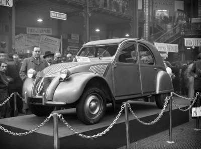 シトロエン「2CV」初お披露目から70年、世代を超えて愛される大衆車