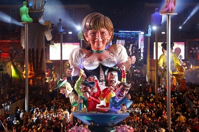 ニース・カーニバル、あの人そっくりな巨大な山車が登場