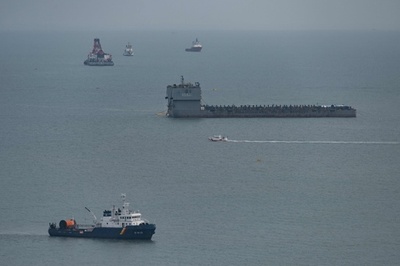 韓国政府、セウォル号の本格的な引き揚げ作業に着手と発表