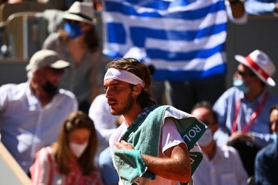 チチパスの祖母が他界、全仏OP決勝直前に訃報届く