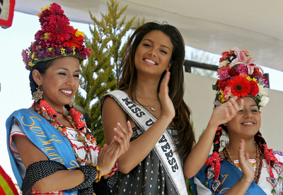 ＜2007ミス・ユニバース＞前ミス・ユニバースが花のイベントに登場 - メキシコ
