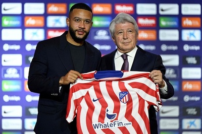 FWデパイ、バルセロナからアトレティコ移籍