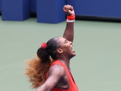 セレーナが全米OP4強入り ピロンコバとの「母親対決」制す