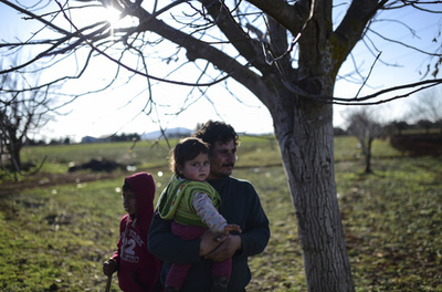 国連、トルコに国境開放を要請 シリア避難民殺到で