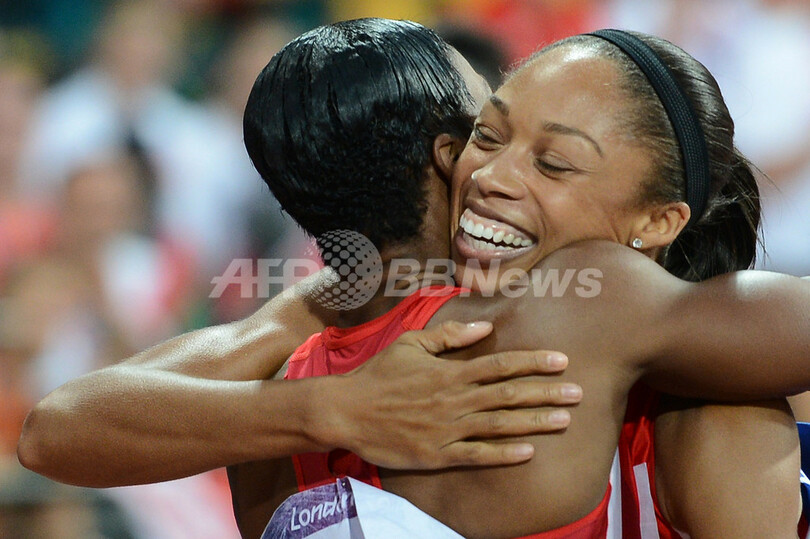 米国が世界新記録で女子4×100メートルリレー金メダル