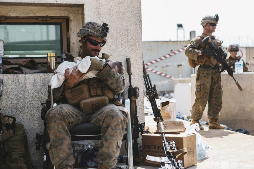 【今日の1枚】乳児を米兵に託して…アフガン退避作戦