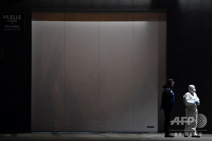 スケート場を遺体安置所に転用、新型コロナ死者急増で スペイン首都