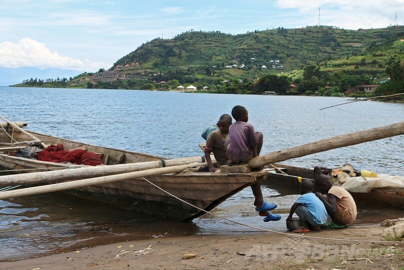 湖のメタンを電力源に、ルワンダでプロジェクト進行中