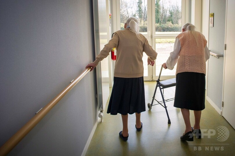 104歳の仏双子、長生きの秘訣は「一緒にいること」