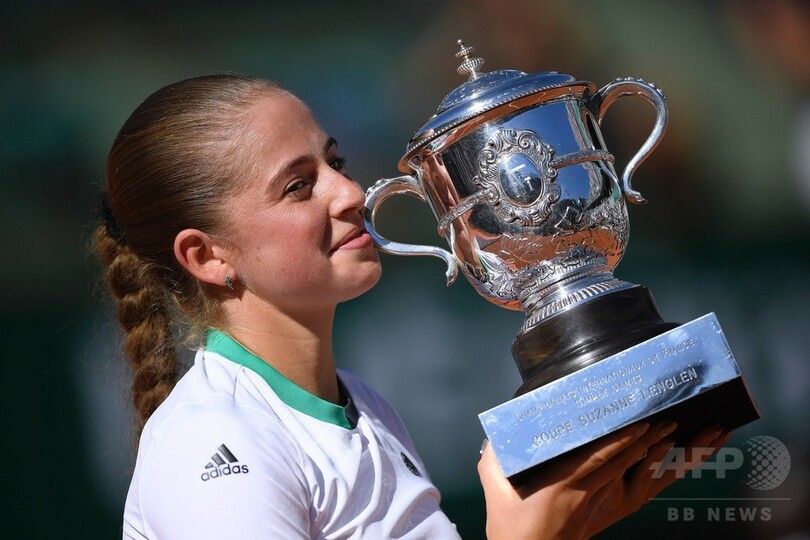 オスタペンコが全仏OP制覇、大会の歴史塗り替える快挙