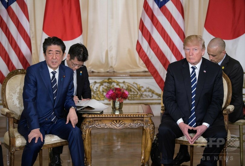 カメラの前で圧力 「トランプ流」に屈した安倍首相、貿易協議に同意