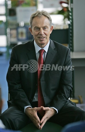 ブレア英前首相が電車に無賃乗車、現金も不所持 ブレア英前首相が電車に無賃乗車、現金も不所持