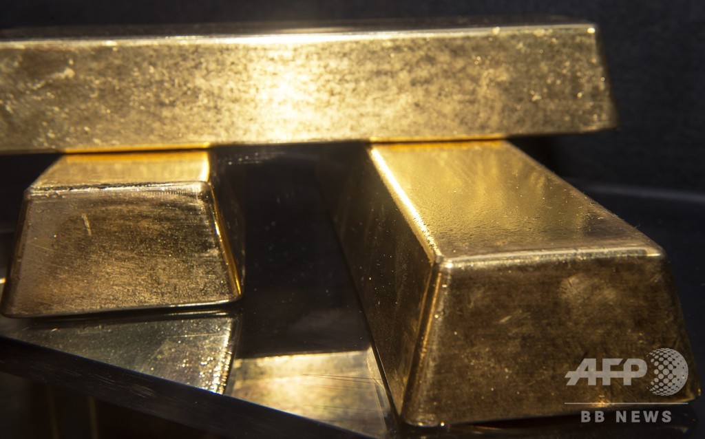 靴の中に金塊2キロ、中国に密輸試みた女を拘束 ロシア税関 靴の中に金塊2キロ、中国に密輸試みた女を拘束 ロシア税関