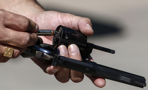 女性の気を引こうとロシアンルーレット、1発目で死亡 仏パリ郊外