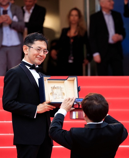 [稀少] スタジオジブリ 第77回カンヌ映画祭公式 名誉パルムドール記念品 GettyImages-2153835151.jpg