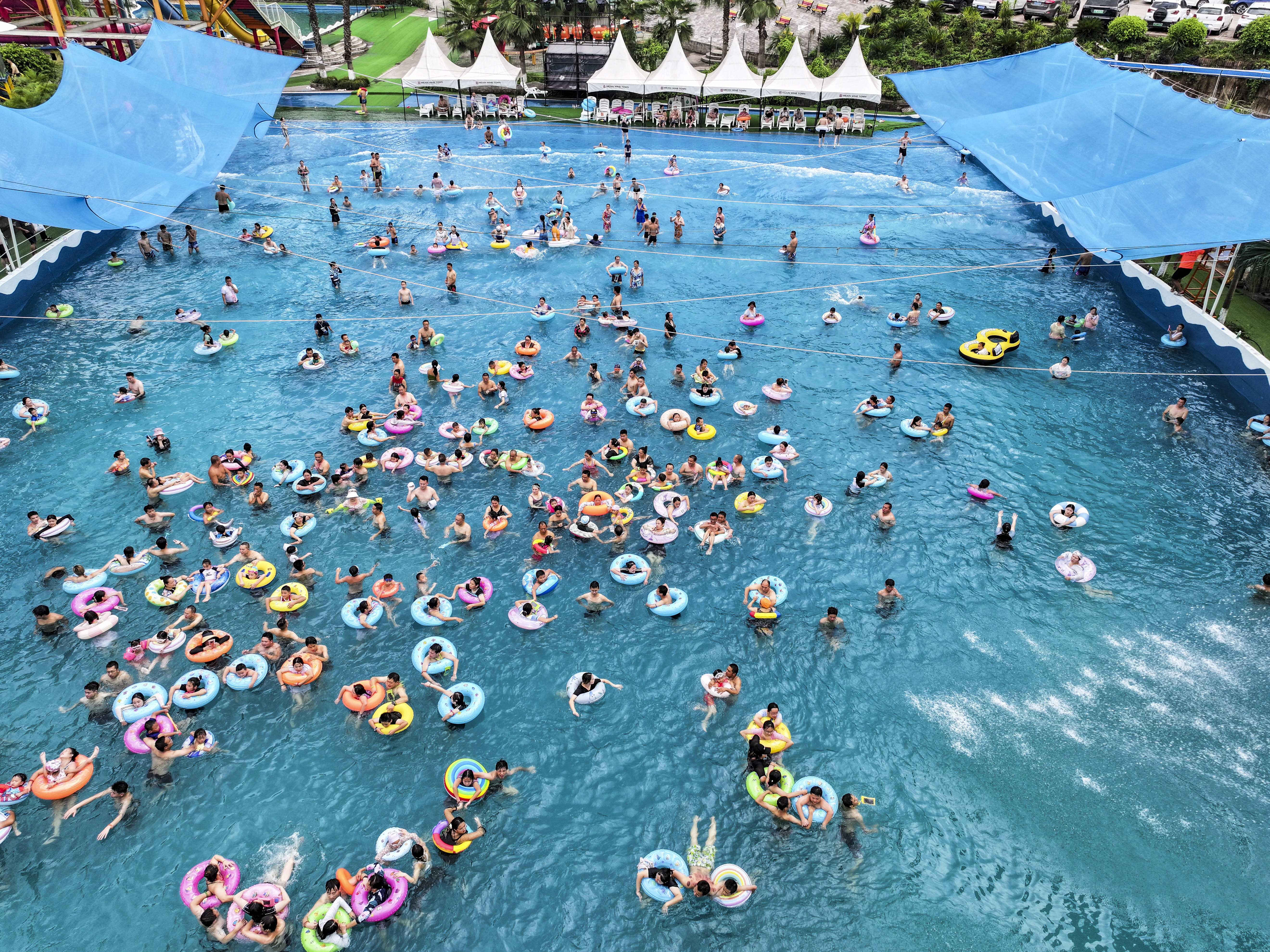 大至急！大型プール