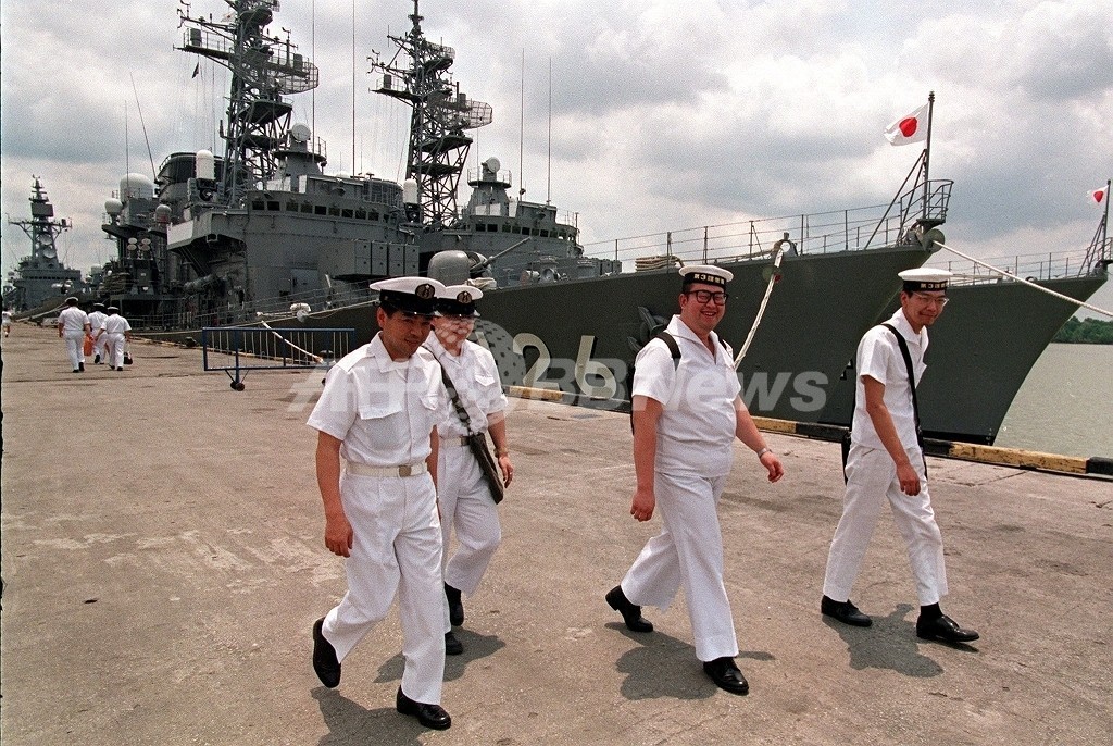 海自護衛艦、ベトナムでカンボジア船と接触 写真1枚 国際ニュース:AFPBB News