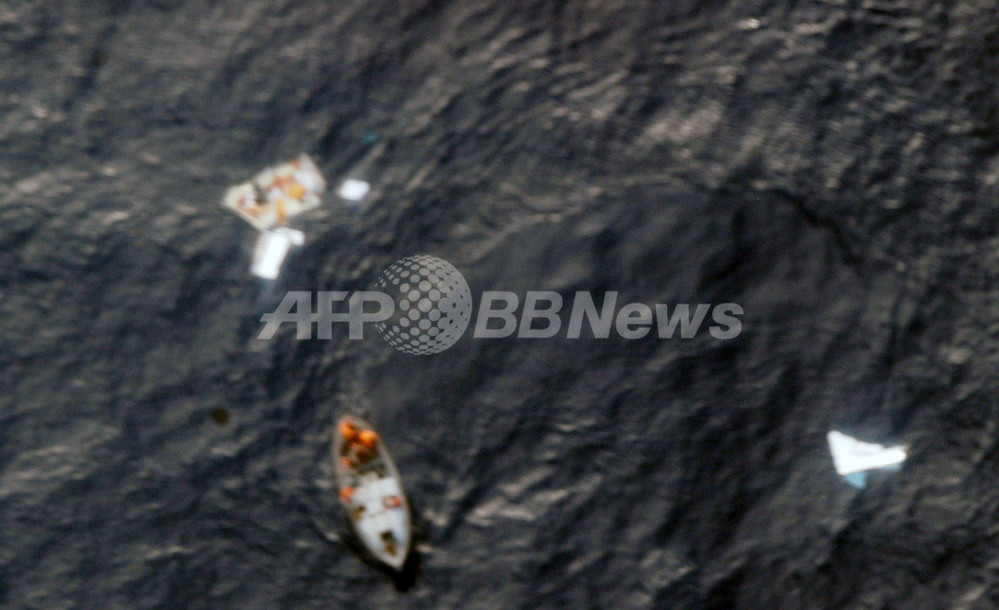 国際ニュース：AFPBB Newsエールフランス機事故、男性2人の遺体など収容 事故後初