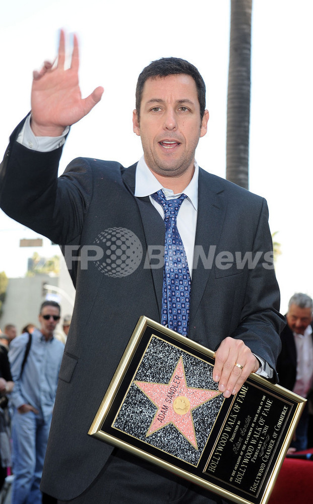 ラジー賞 A サンドラー主演作が史上初の全部門制覇 写真6枚 国際ニュース Afpbb News